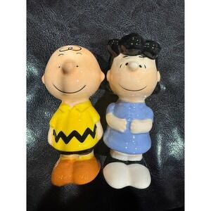 Peanuts Charlie‎ Brown Lucy Ceramic Salt Pepper Shaker Set Feature Syndicate